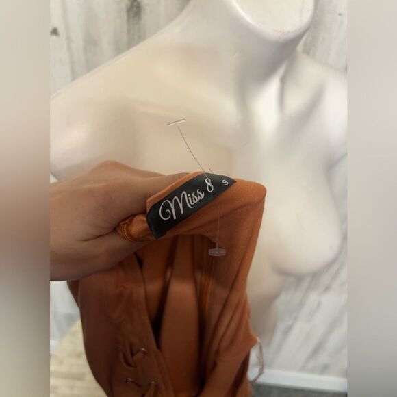 Brown dress - Picture 2 of 5